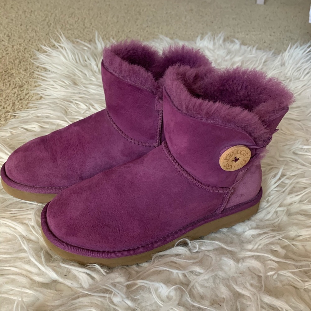 Mini Bailey Button Uggs Size 7